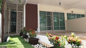 Porch - Decozie Homestay (George Town)