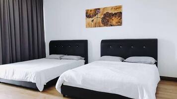 Rumah Keluarga | Meja kerja, tirai kedap cahaya, kedap suara, dan setrika/meja setrika