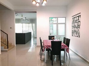 Family House | In-room dining