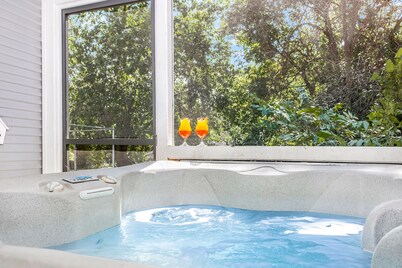 Main Street Hideaway | Cozy Cottage | Queen Bed | Hot Tub