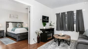 アイロン / アイロン台、WiFi (無料)、ベッドシーツ