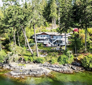 Exterior - OCEANFRONT Luxurious Private Retreat on Stunning Sooke Basin!! (Sooke)