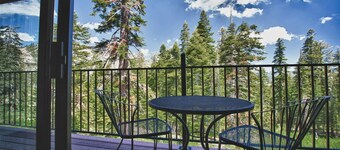 Beautiful, Upgraded Lake Tahoe Condo at the base of Palisades Alpine Meadows