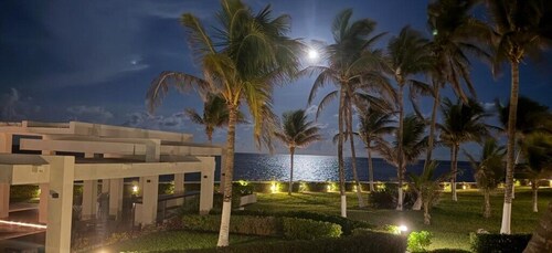 5 Sterne Private Beach Front Schöne Villa nur wenige Schritte vom Meer entfernt