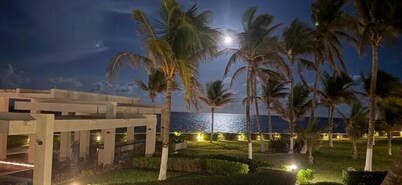 5 Star Private Beach front Beautiful Villa only steps from the Ocean