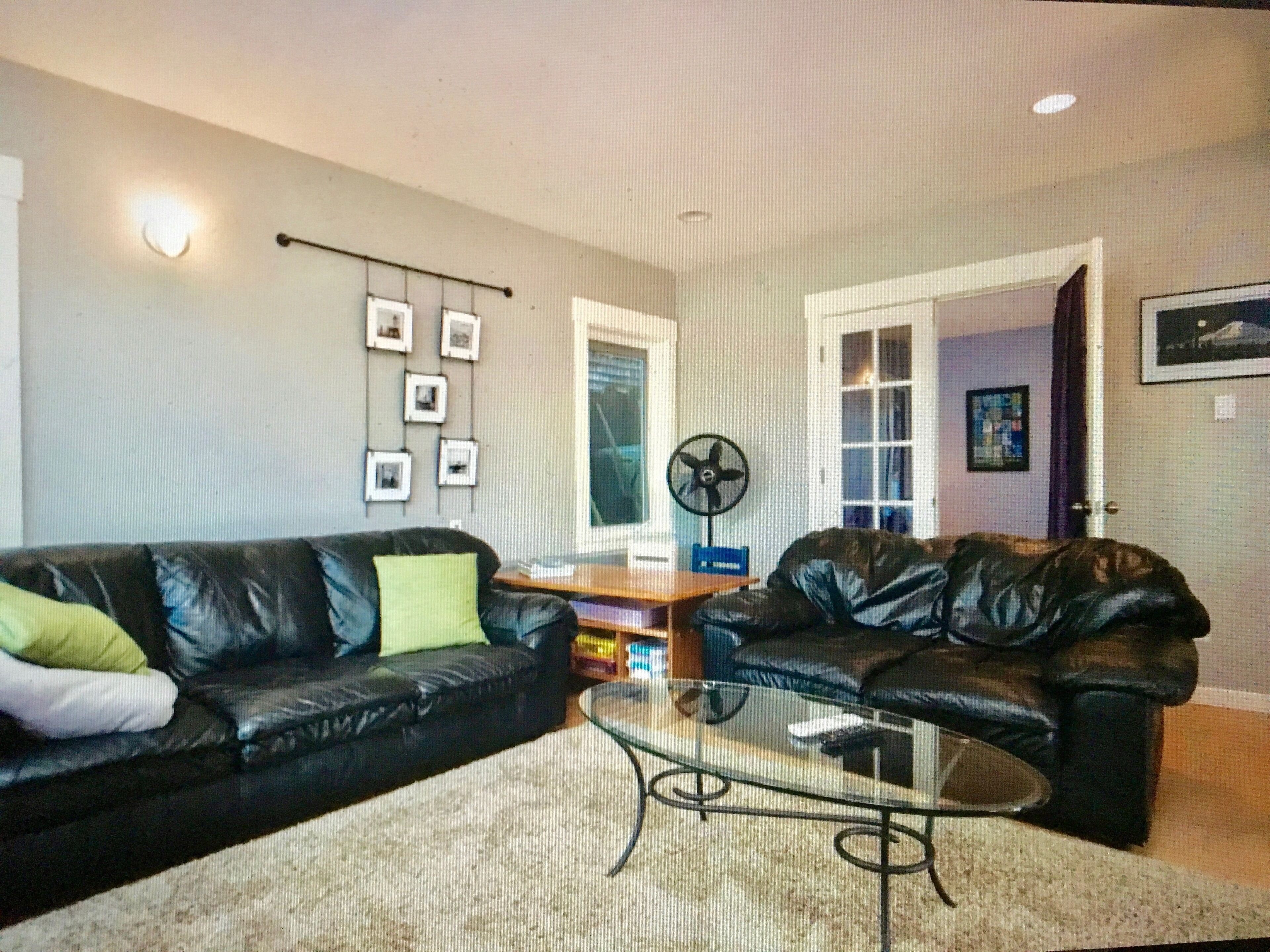 Green Lake VIEW 2 Bed 1 Bath Modern Apt, Fam Friendly, Cook's Kitchen, Laundry +