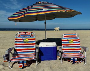 Beach nearby, sun loungers, beach towels