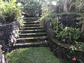 Property grounds - Sweet Mermaid Studio at Manini Beach, Kealakekua Bay (Captain Cook)