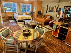 1 bedroom, iron/ironing board, free WiFi, bed sheets - Sweet Mermaid Studio at Manini Beach, Kealakekua Bay (Captain Cook)
