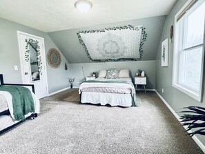 5 bedrooms, iron/ironing board, free WiFi, bed sheets - A Quiet Country Getaway sleeps up to 19 Close to MSU (Bath Twp)