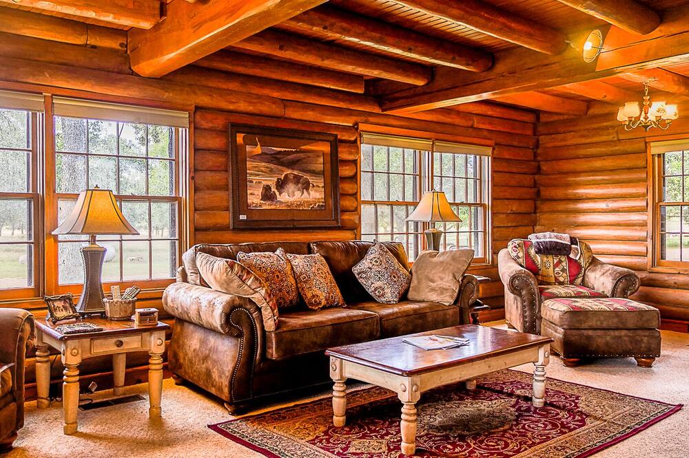 Comanche Homestead | Close to Town | Sleeps up to 14