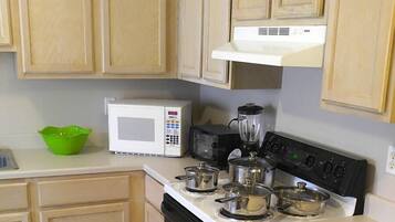 冰箱、微波炉、烤箱、炉灶