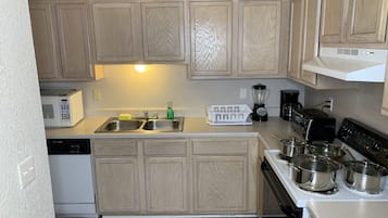 冰箱、微波炉、烤箱、炉灶