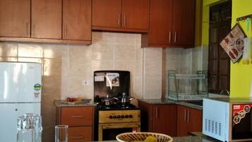 Shared fridge, microwave, electric kettle, cookware/dishes/utensils