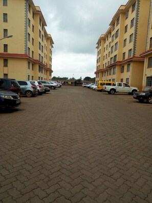 Free self parking - Annies House (Mlolongo)