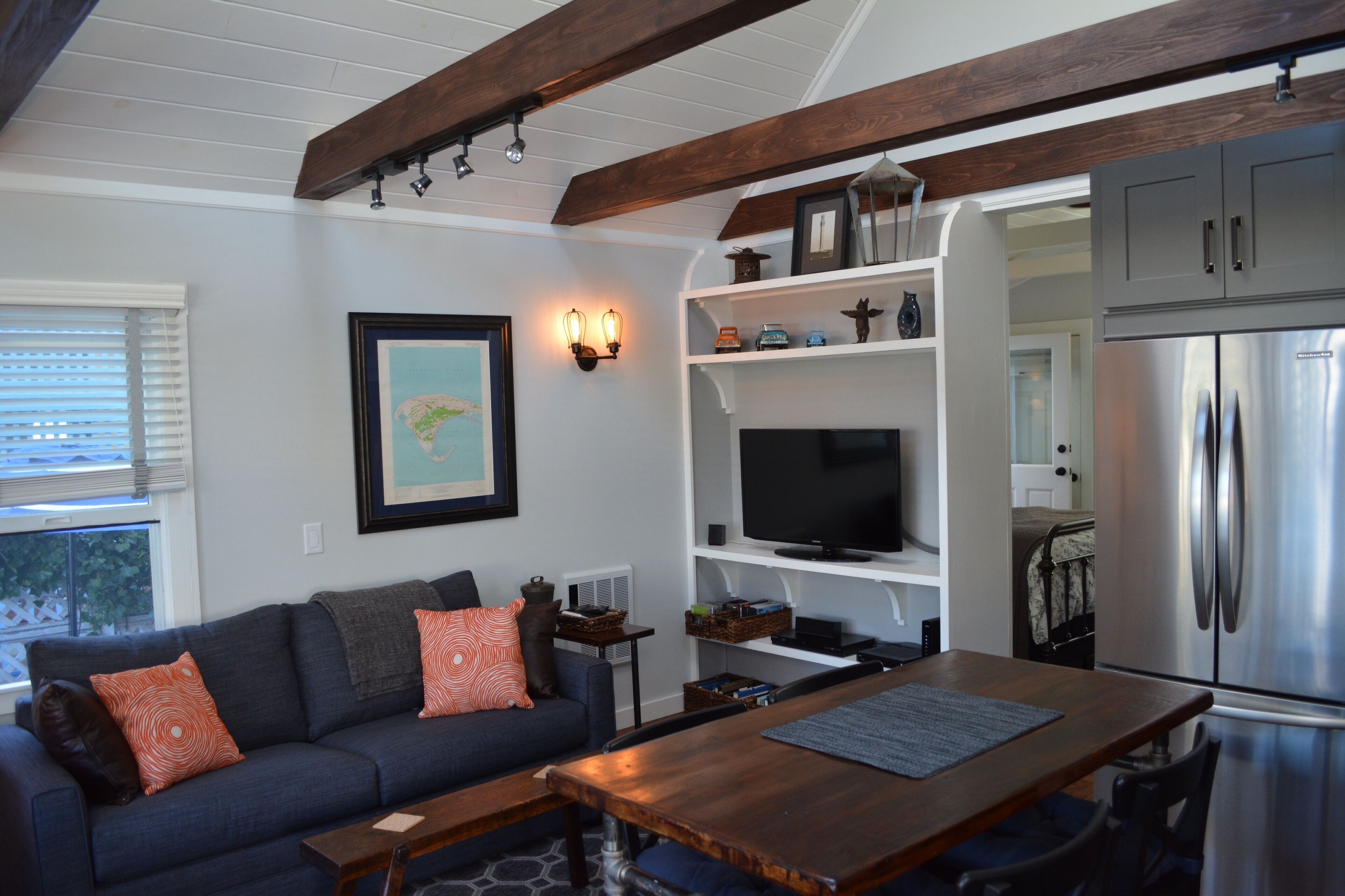 Quintessential Cape Cod cottage, near Town Center, 1 block to Commercial St