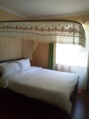 Desk, blackout curtains, bed sheets - Forest Breeze Gardens (Nairobi)
