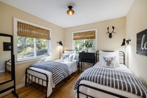 2 habitaciones, tabla de planchar con plancha, wifi y ropa de cama 