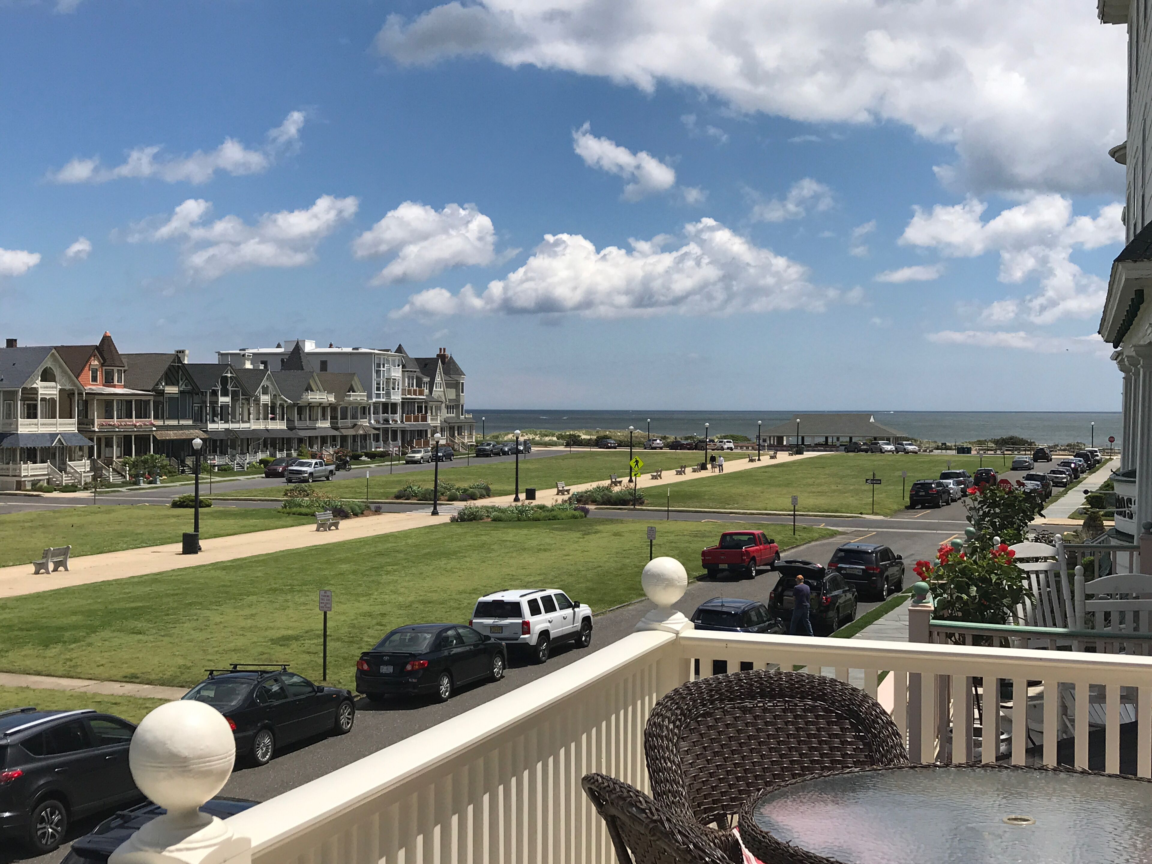  Booking for 2025 PRIVATE PARKING, 1.5 blocks to beach, pet friendly,cental air 
