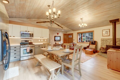 #DonnerBliss⛰HotTub👙FirePit🔥PetFriendly🐶WoodStove🪵