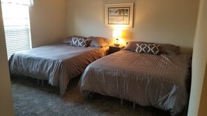 4 bedrooms, desk, iron/ironing board, free WiFi - 4 Bed, Emerald Shores Home! 2 Pool Community, next to large pool! Walk to beach! (miramar beach)