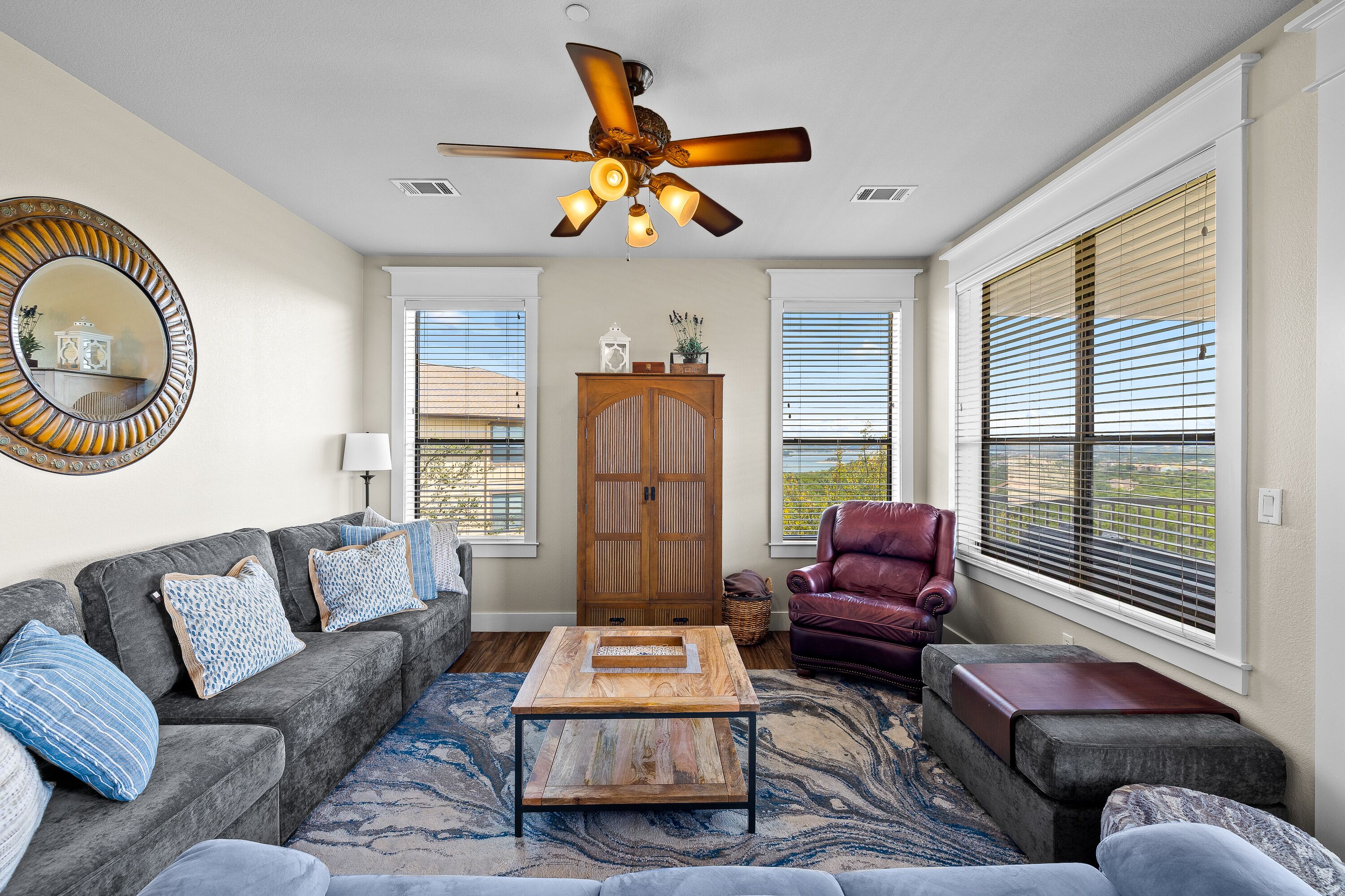 Hollows Resort, Luxury Villa, Great View of Lake Travis & Hill Country, Pools, Fitness Center!!