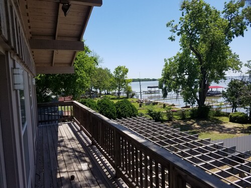 "Twin Pines”-Lakefront House w/Boat House,Kayaks,Pdlebrd,Canoe&Over Water Swings