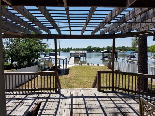 "Twin Pines”-Lakefront House w/Boat House,Kayaks,Pdlebrd,Canoe&Over Water Swings