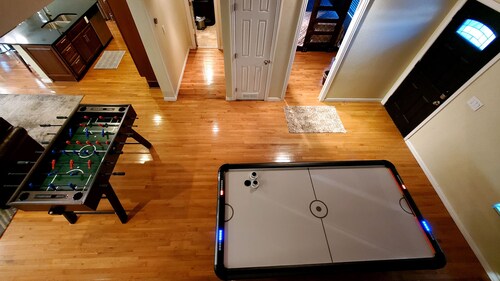 "Twin Pines”-Lakefront House w/Boat House,Kayaks,Pdlebrd,Canoe&Over Water Swings