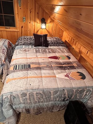 Relax in this charming room with a large bed and a window offering a view.