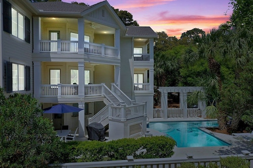 Stunning Ocean View Vacation House with Private Pool, 1 Min From Beach!
