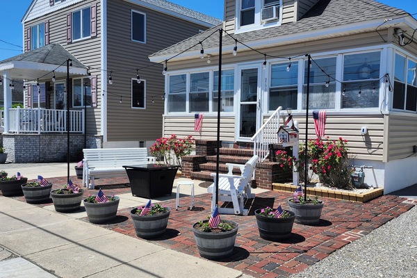 Enjoy all the comforts of home just across the street from the beach!