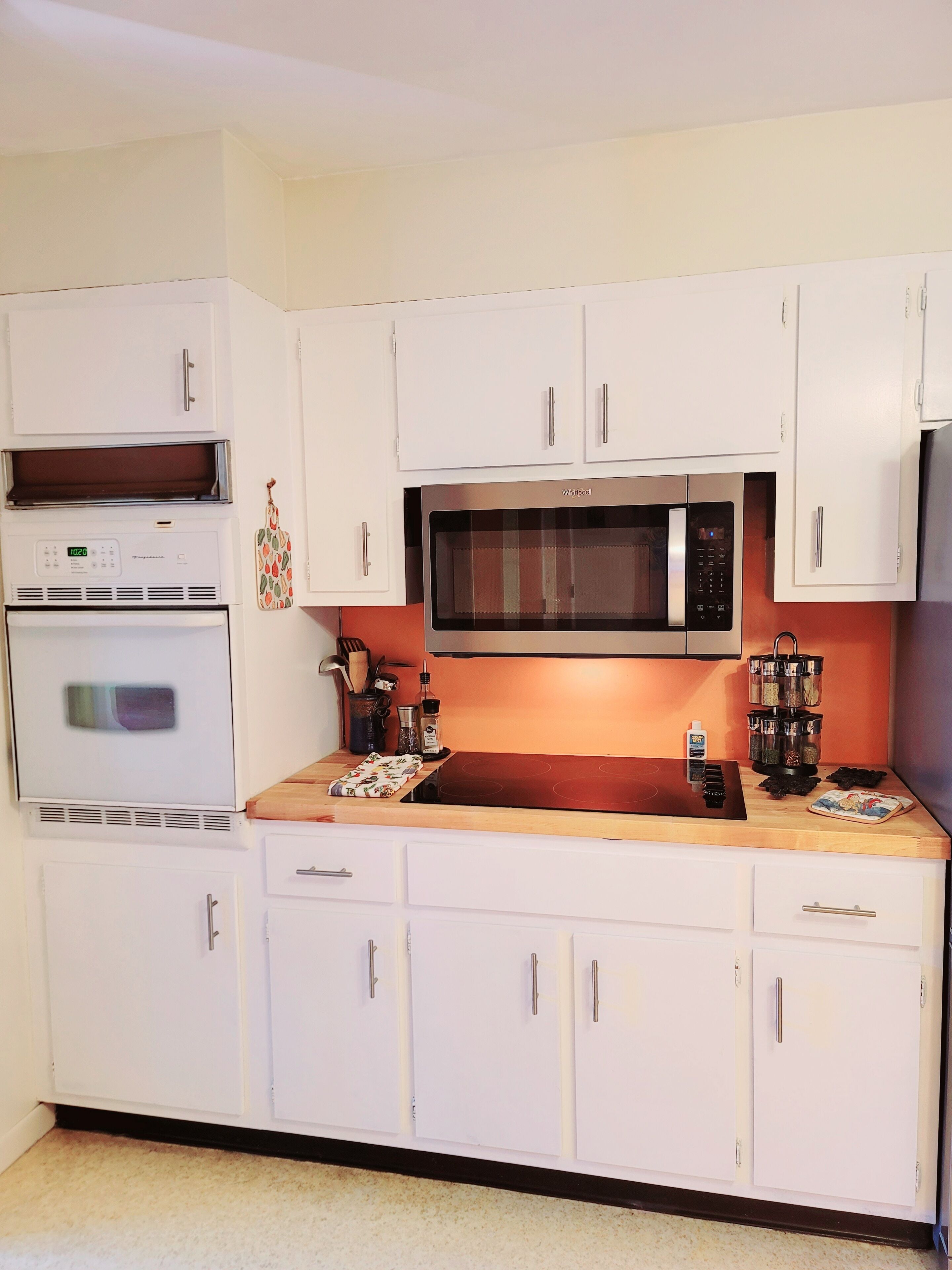 Still a beautiful fall!  4 bedrm country home w/fireplace, woodstove & fire pit