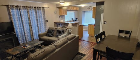Smart TV, fireplace