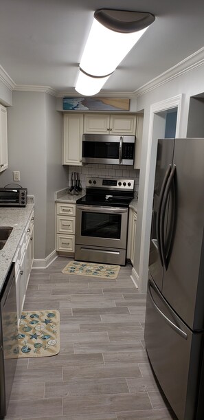 Fridge, microwave, oven, stovetop - Like Brand New 4 Bed 2.5 Bath Oceanfront Pools, Hot Tubs, Ocean/Sound Views WIFI (Indian Beach)