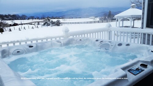 Skyline Meadow: Luxury Modern Victorian, 26 Acres, Views, Nature 360 ° Open 6/2018