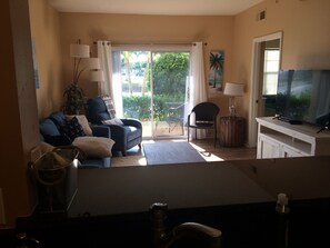 Smart TV, DVD player - 1st floor 2 BD, 2 BA CONDO, GARDENS AT BEACHWALK, 3 MI FROM FT MYERS BCH&SANIBEL (Fort Myers)