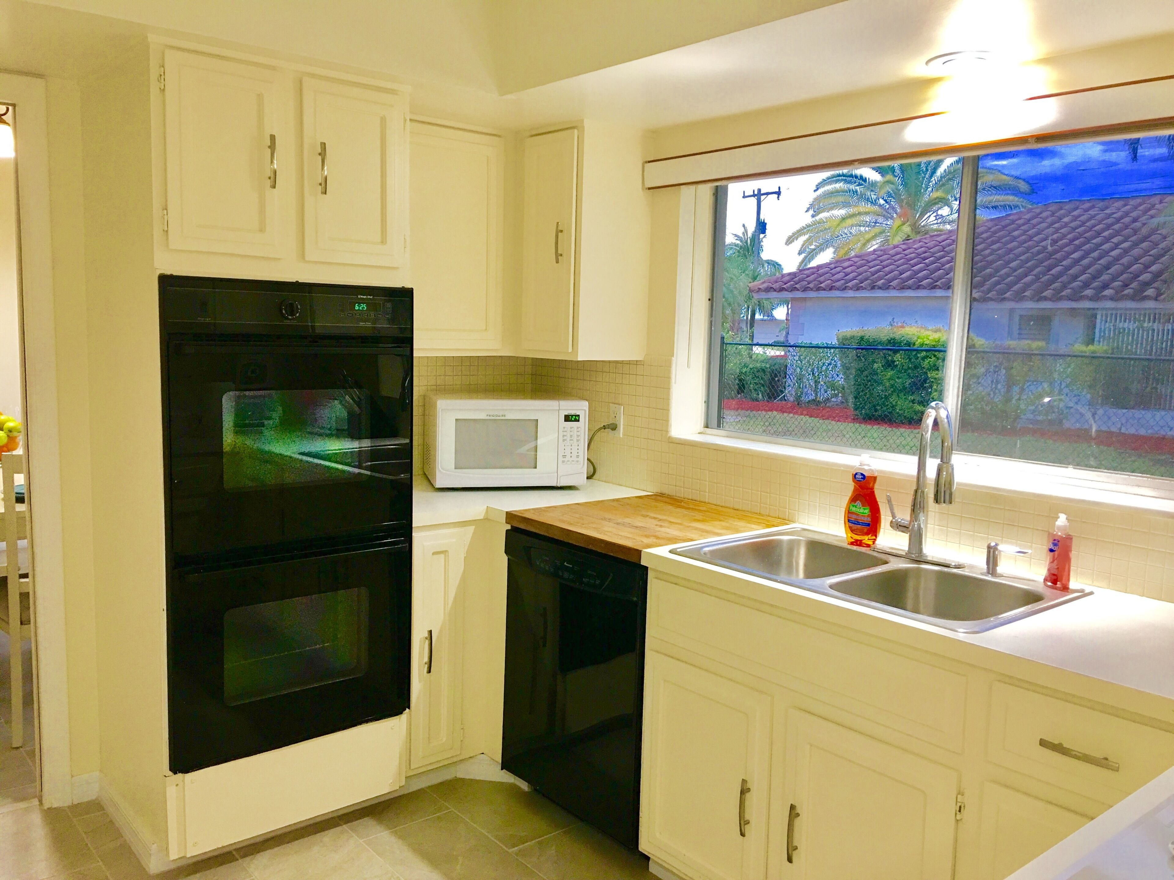 Golf Course Front Pool Home in Club Med. Minutes from Beaches. 