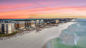 A coastal hotel area with beachfront properties, a pier, and a clear view of the ocean. - Waterscape C200 ~ Ground Floor 3BR ~ Easy Access to Waterpark (Fort Walton Beach)