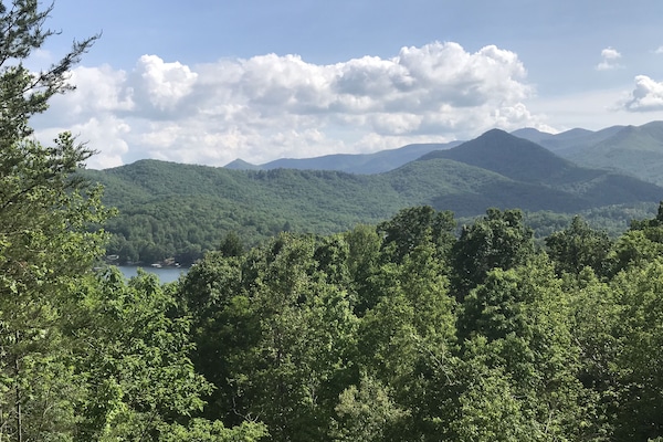 Pictures do not do view justice! Year round Mountain View.