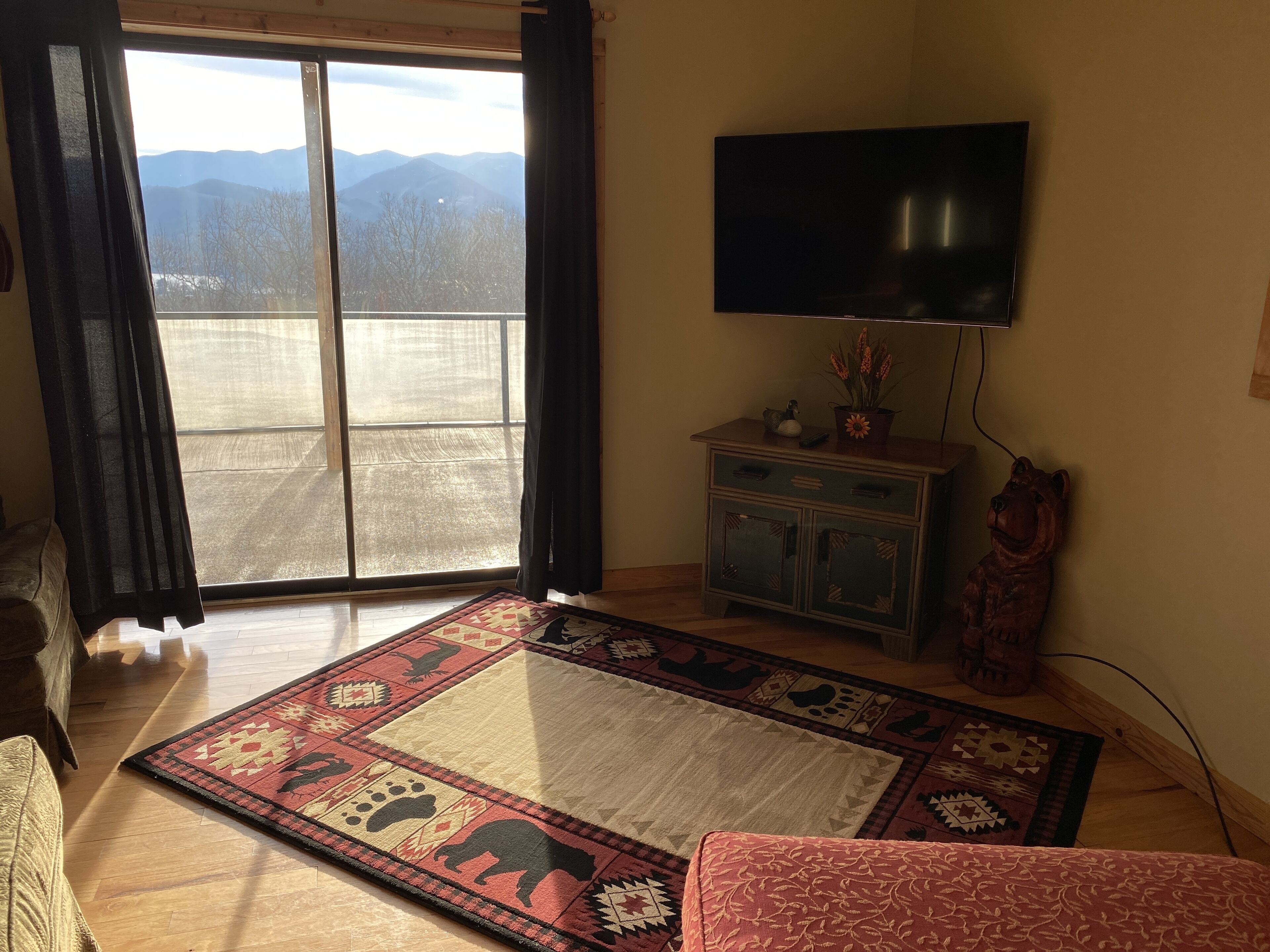 Large Sceen Porch, Fantastic View! Dogs Welcome