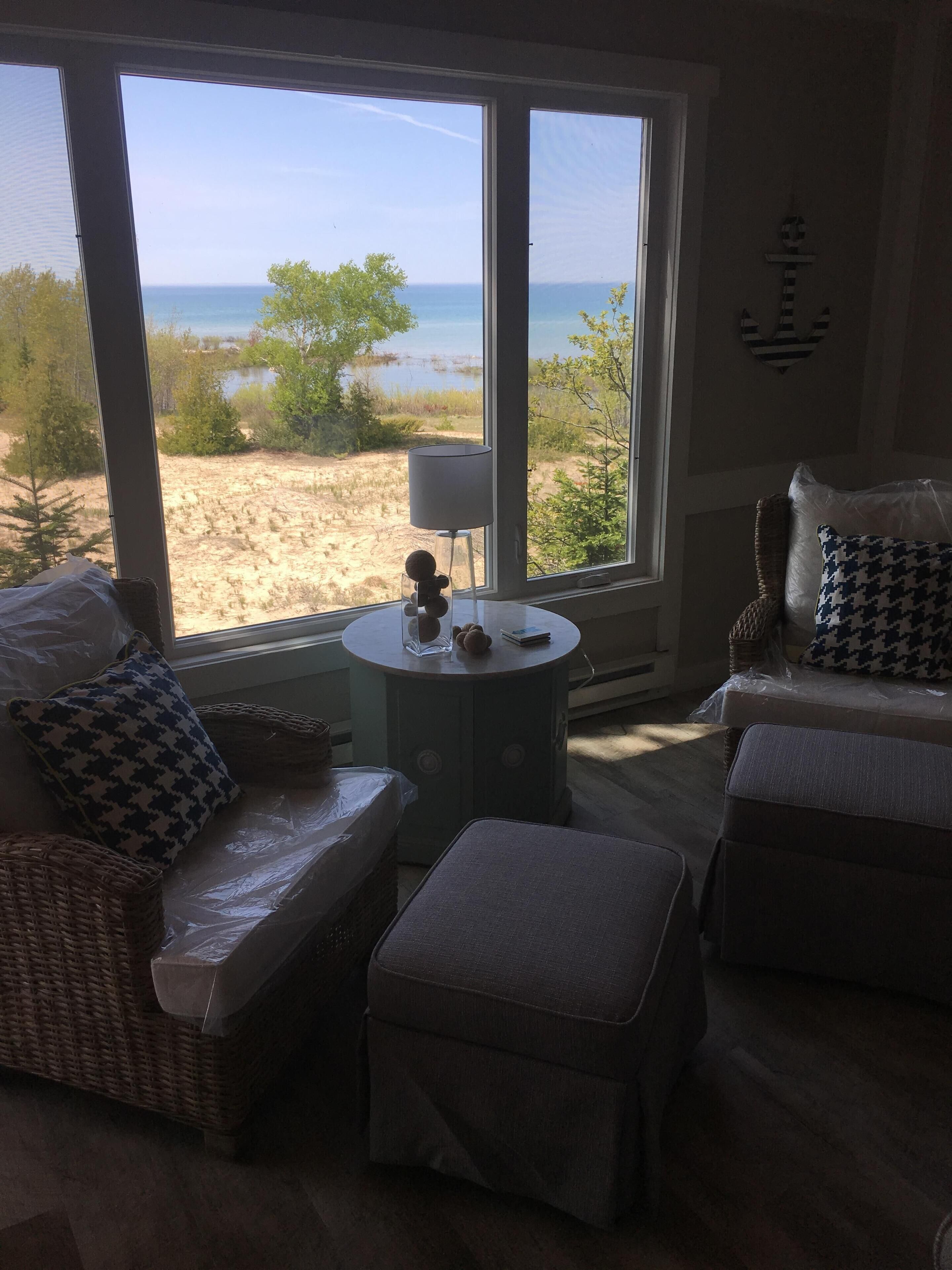 Smart TV, fireplace, DVD player, books