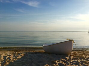 Plage, chaises longues, serviettes de plage