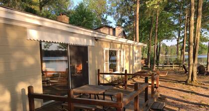 Leaning Pine: A Quiet Lakefront Cottage