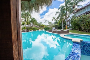 An infinity pool - 3 Bedroom, 3.5 Bathroom, Beachfront Luxurious Private Townhouse, family-friendly (Las Terrenas)