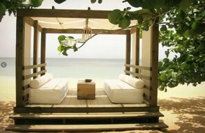 Property grounds - 3 Bedroom, 3.5 Bathroom, Beachfront Luxurious Private Townhouse, family-friendly (Las Terrenas)