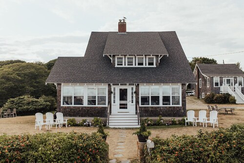 Classic Beautiful Maine Beach House with Spectacular Ocean Views 