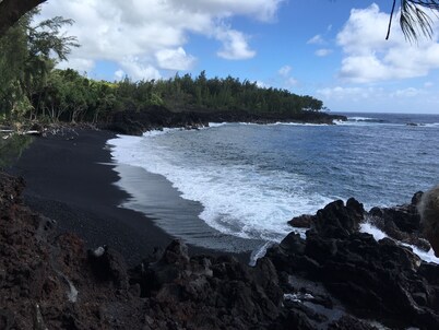 TROPICAL LIVING-WALK TO BEACH-DECK IN TREETOP-OPEN VERANDA- EXOTIC LOCATION
