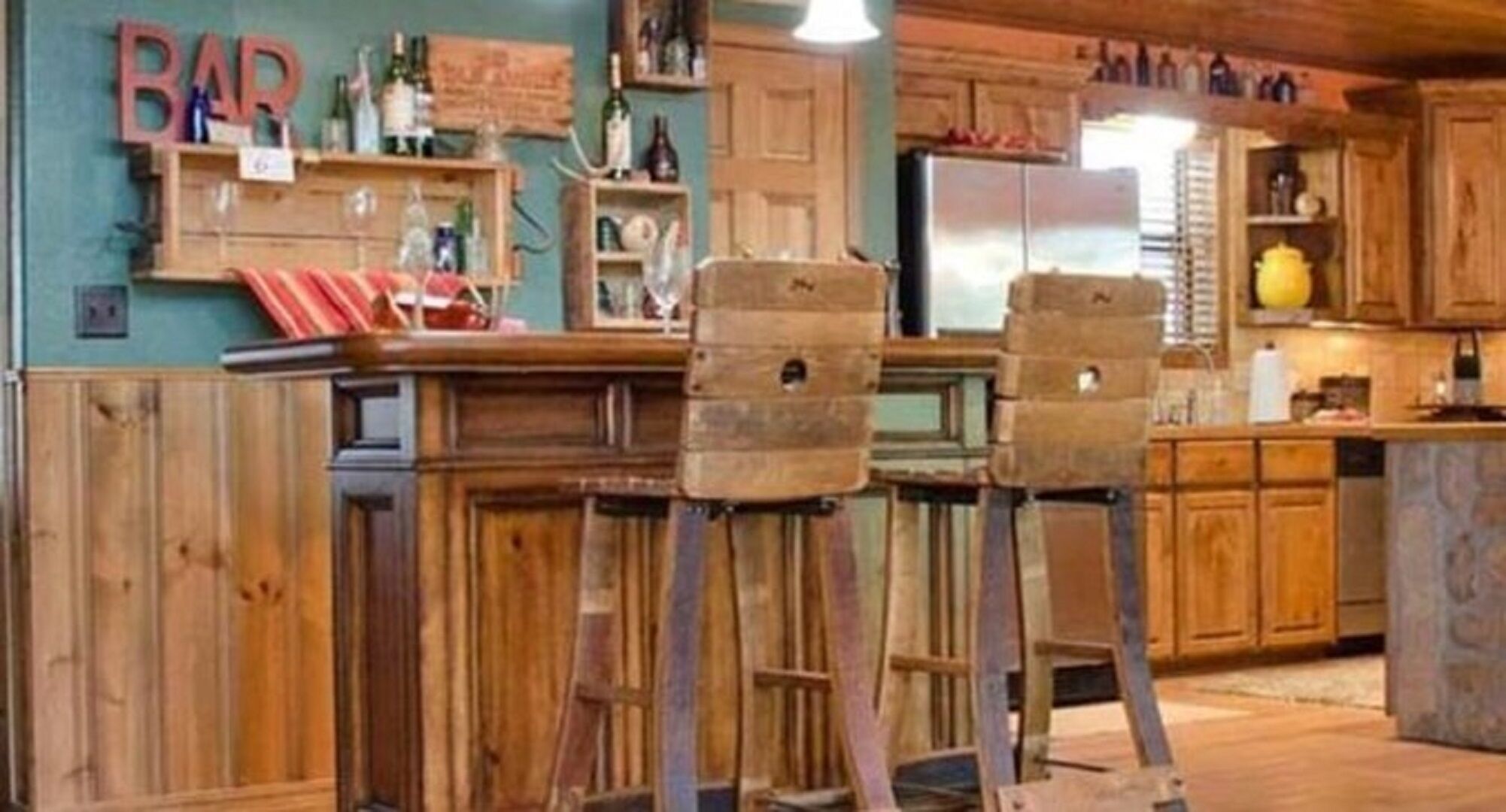 River Otter Grande on the Lower Mountain Fork River ~ Includes Kayaks!  