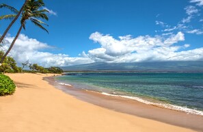 On the beach - Maui Beachfront Oceanview HK-B4 - Maui Vacation Charming Condo Ma’alaea Bay (Wailuku)